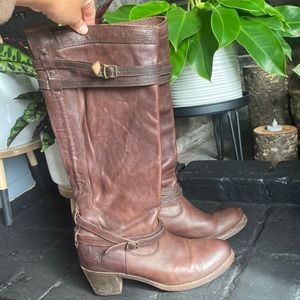 Frye Melissa tall belted boot. 9M. Tall brown boot. Heal 2.5 inches.